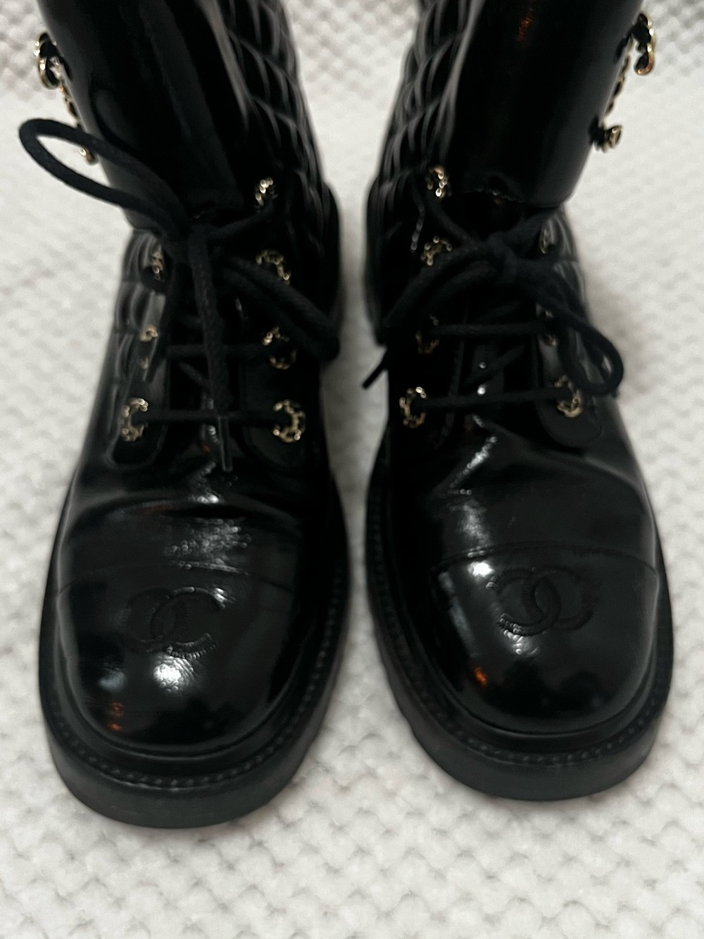 CHANEL Black Quilted Patent Lace-Up Ankle Boots with Gold CC 100% authentic - Picture 4 of 8